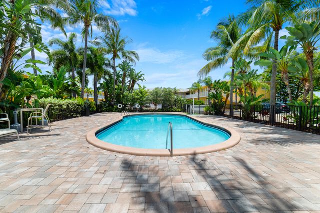 1351 NE 40th Place, Oakland Park, FL 33334