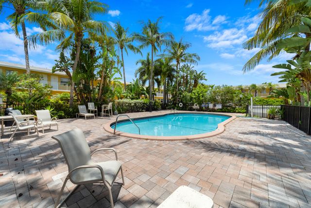 1351 NE 40th Place, Oakland Park, FL 33334