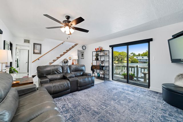 1351 NE 40th Place, Oakland Park, FL 33334