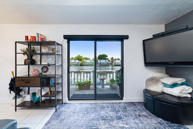 1351 NE 40th Place, Oakland Park, FL 33334