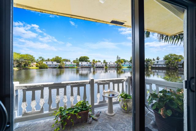 1351 NE 40th Place, Oakland Park, FL 33334