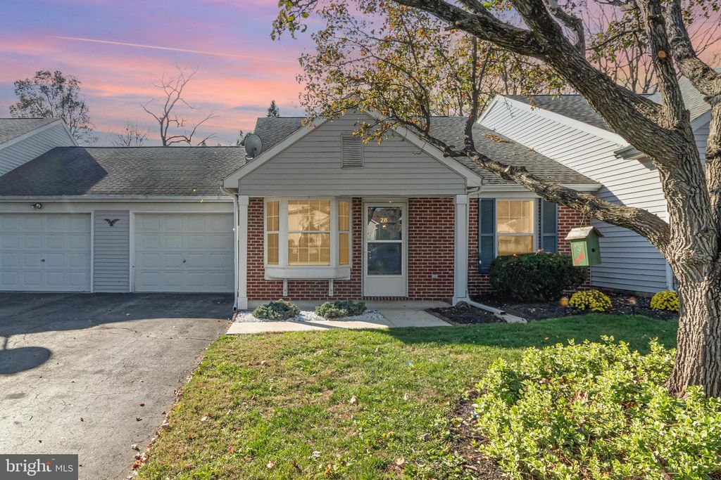 28 FIELDCREST DR, Mechanicsburg, PA 17050
