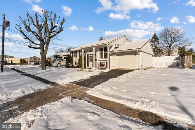 1021 BROOKFIELD CIR, Quakertown, PA 18951