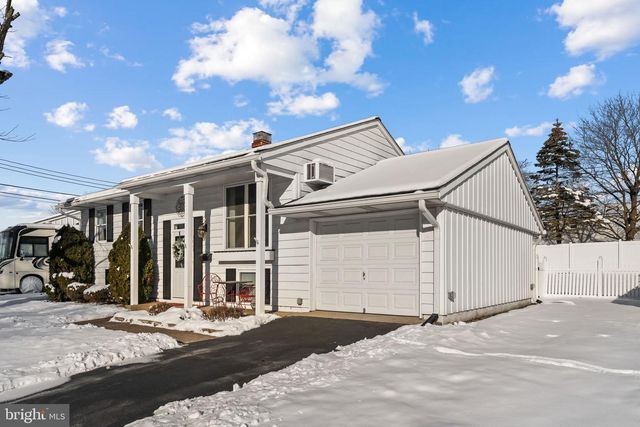 1021 BROOKFIELD CIR, Quakertown, PA 18951