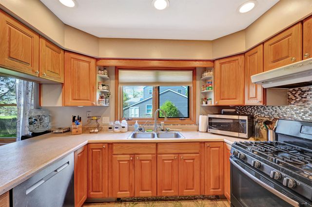 70 Moss Glen Lane, South Burlington, VT 05403