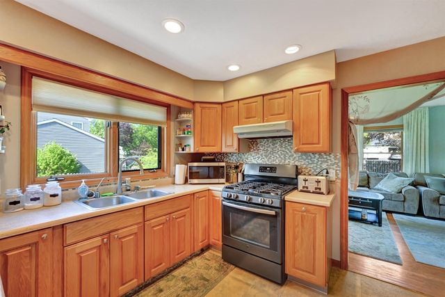 70 Moss Glen Lane, South Burlington, VT 05403