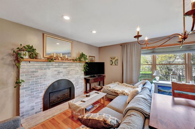 70 Moss Glen Lane, South Burlington, VT 05403