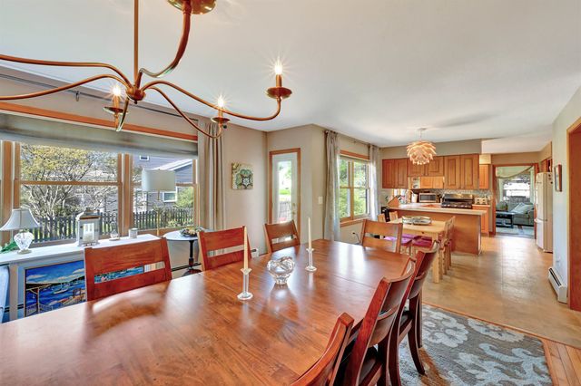 70 Moss Glen Lane, South Burlington, VT 05403
