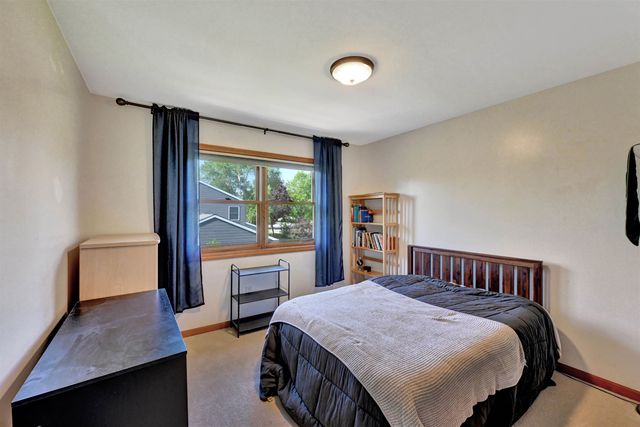 70 Moss Glen Lane, South Burlington, VT 05403