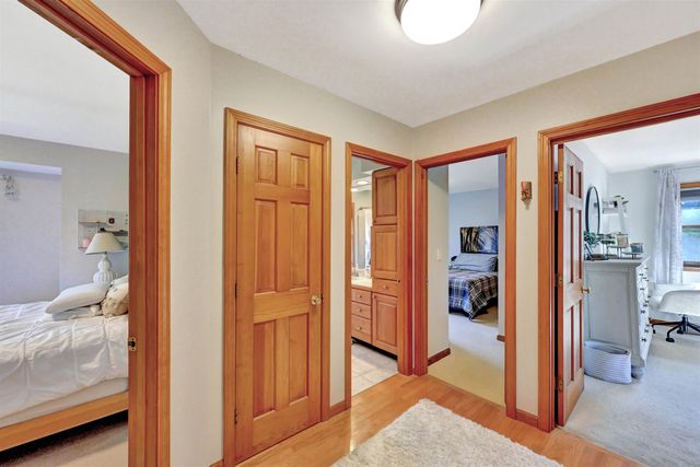 70 Moss Glen Lane, South Burlington, VT 05403