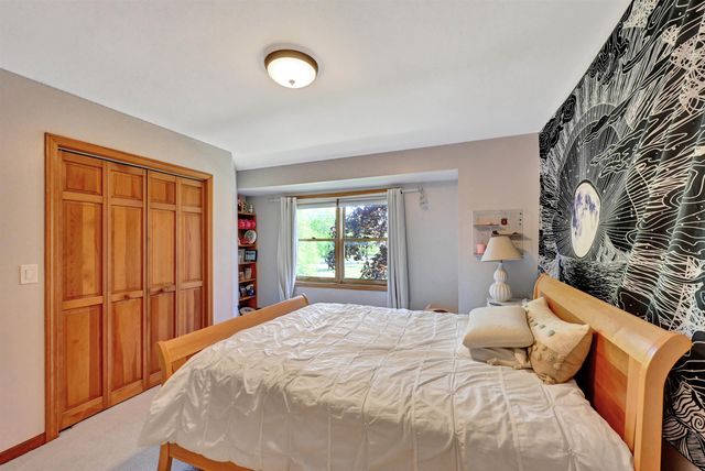70 Moss Glen Lane, South Burlington, VT 05403