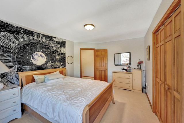 70 Moss Glen Lane, South Burlington, VT 05403