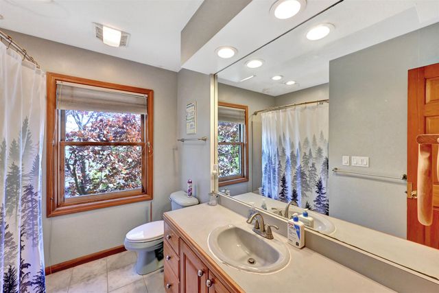 70 Moss Glen Lane, South Burlington, VT 05403