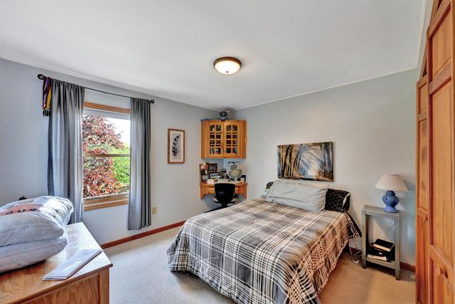70 Moss Glen Lane, South Burlington, VT 05403