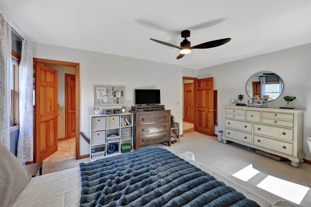 70 Moss Glen Lane, South Burlington, VT 05403