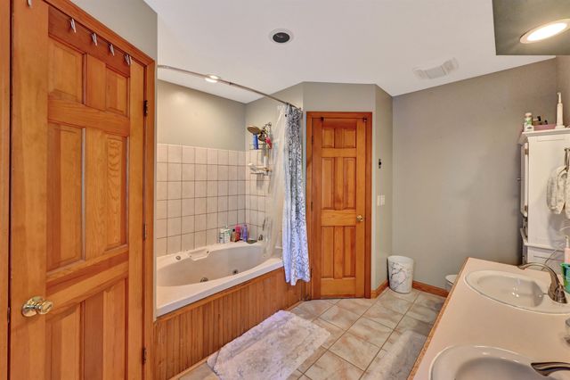 70 Moss Glen Lane, South Burlington, VT 05403