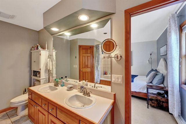 70 Moss Glen Lane, South Burlington, VT 05403
