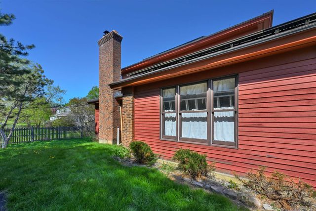 70 Moss Glen Lane, South Burlington, VT 05403