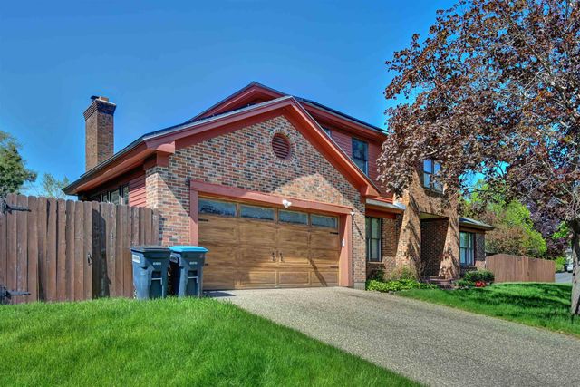 70 Moss Glen Lane, South Burlington, VT 05403
