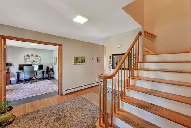 70 Moss Glen Lane, South Burlington, VT 05403