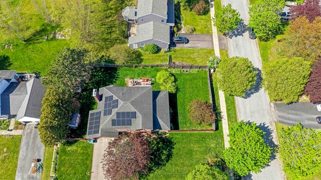 70 Moss Glen Lane, South Burlington, VT 05403