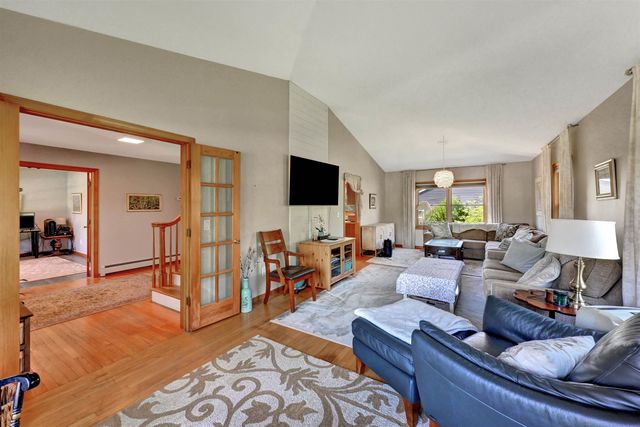 70 Moss Glen Lane, South Burlington, VT 05403