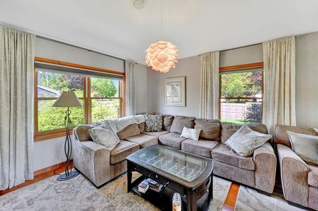 70 Moss Glen Lane, South Burlington, VT 05403