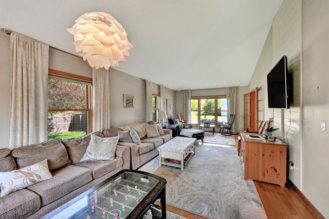 70 Moss Glen Lane, South Burlington, VT 05403