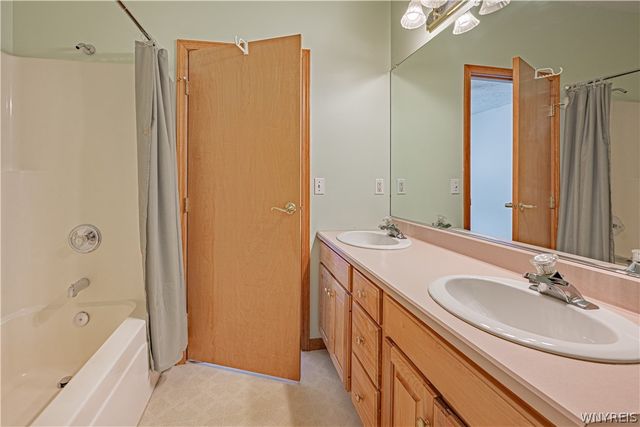 4850 Waterford Place, Lockport Town, NY 14094