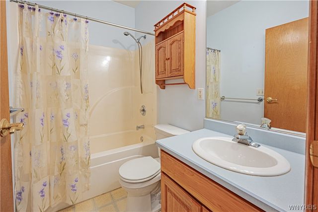 4850 Waterford Place, Lockport Town, NY 14094