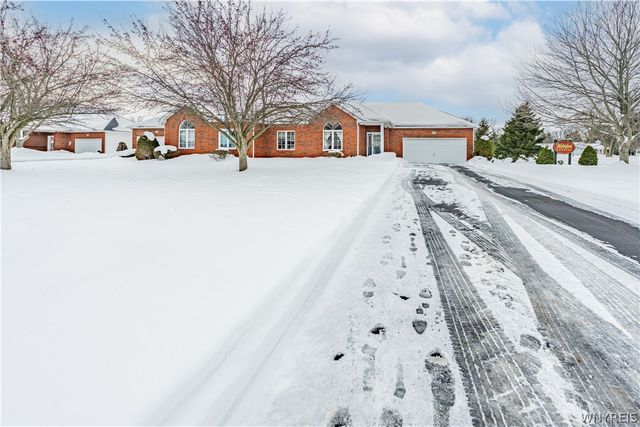 4850 Waterford Place, Lockport Town, NY 14094