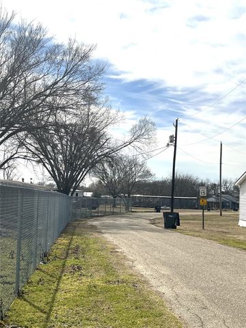 708 Smith Circle, Point, TX 75472