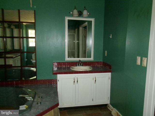 125 WHISPERING KNOLLS DR, Winchester, VA 22603