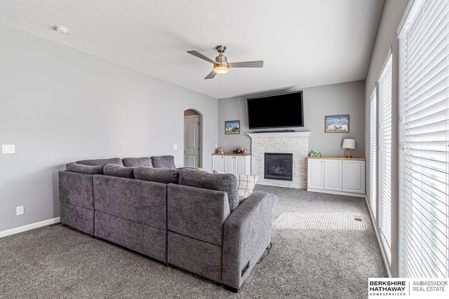 8710 S 168th Avenue, Omaha, NE 68136
