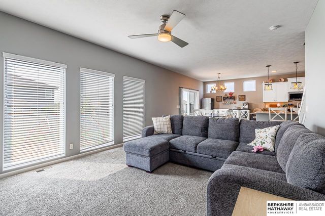 8710 S 168th Avenue, Omaha, NE 68136