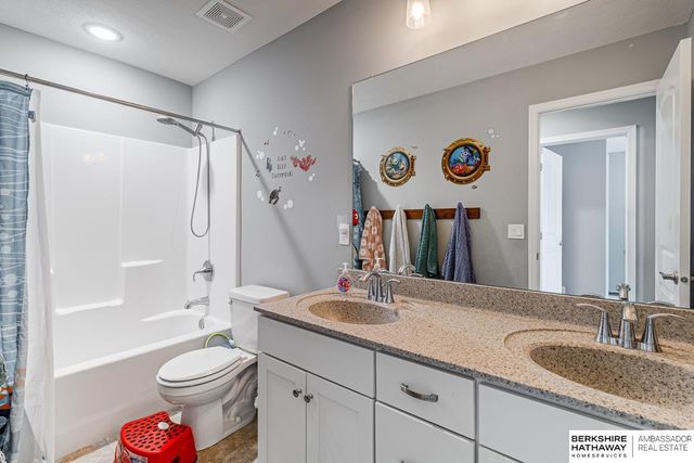 8710 S 168th Avenue, Omaha, NE 68136