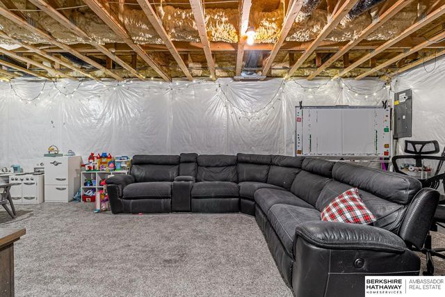 8710 S 168th Avenue, Omaha, NE 68136