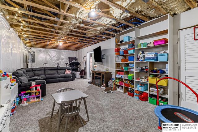 8710 S 168th Avenue, Omaha, NE 68136