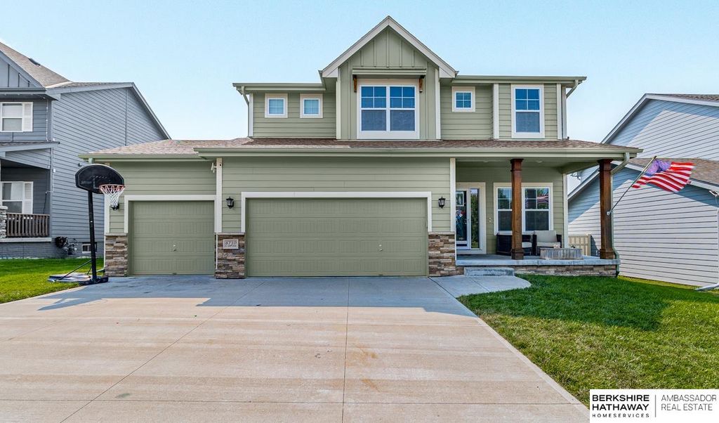 8710 S 168th Avenue, Omaha, NE 68136