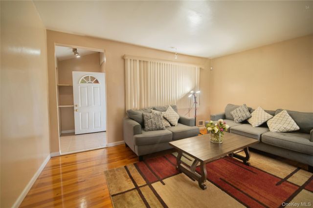 1084 Joselson Avenue, Bay Shore, NY 11706