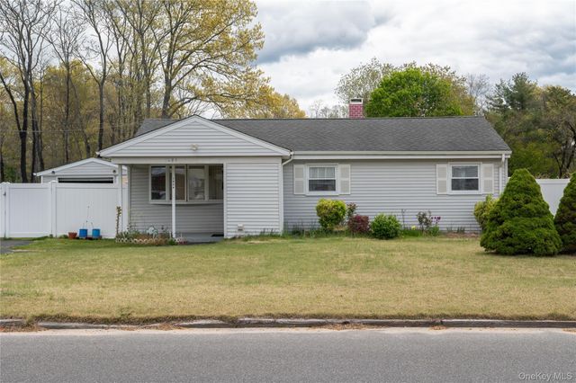 1084 Joselson Avenue, Bay Shore, NY 11706
