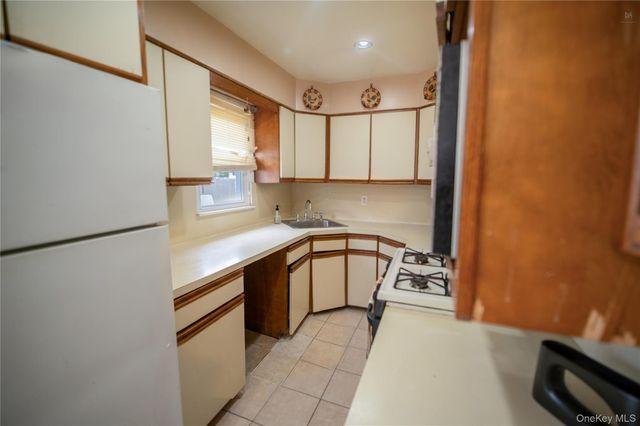 1084 Joselson Avenue, Bay Shore, NY 11706