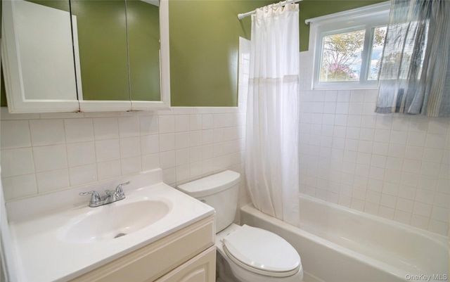 1084 Joselson Avenue, Bay Shore, NY 11706