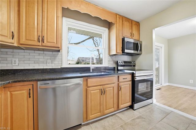 213 Kingwood DR, Newport News, VA 23601