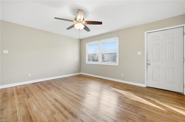 213 Kingwood DR, Newport News, VA 23601