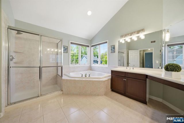 2 E David Drive, Hanover Township, NJ 07981