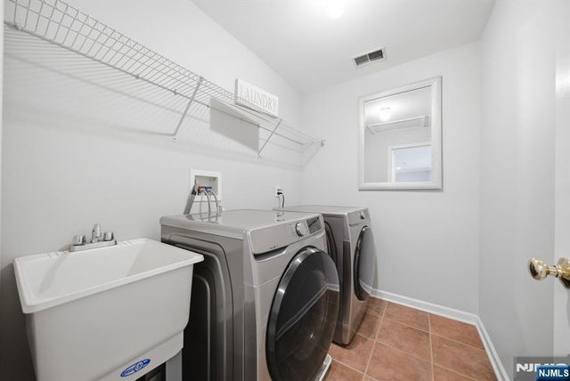 2 E David Drive, Hanover Township, NJ 07981
