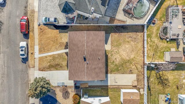 28 Candle Lane, Levittown, NY 11756