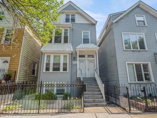 1305 W Barry Avenue 1R, Chicago, IL 60657