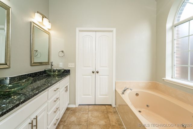 1212 E Canton Street S, Broken Arrow, OK 74012